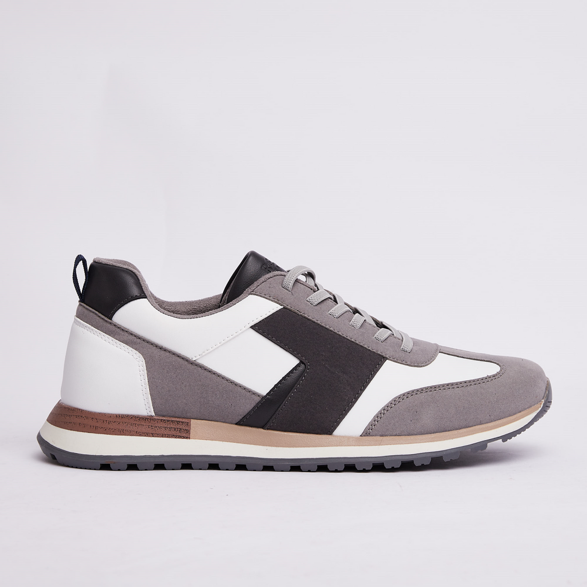 STRIDE EDGE SNEAKER  